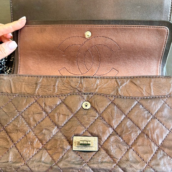 Chanel 2.55 Reissue Flap Bag - Picture 11 of 16